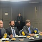 Johannes Kaiser entrega propuestas al gremio de generadoras eléctricas en su primer encuentro con la industria.